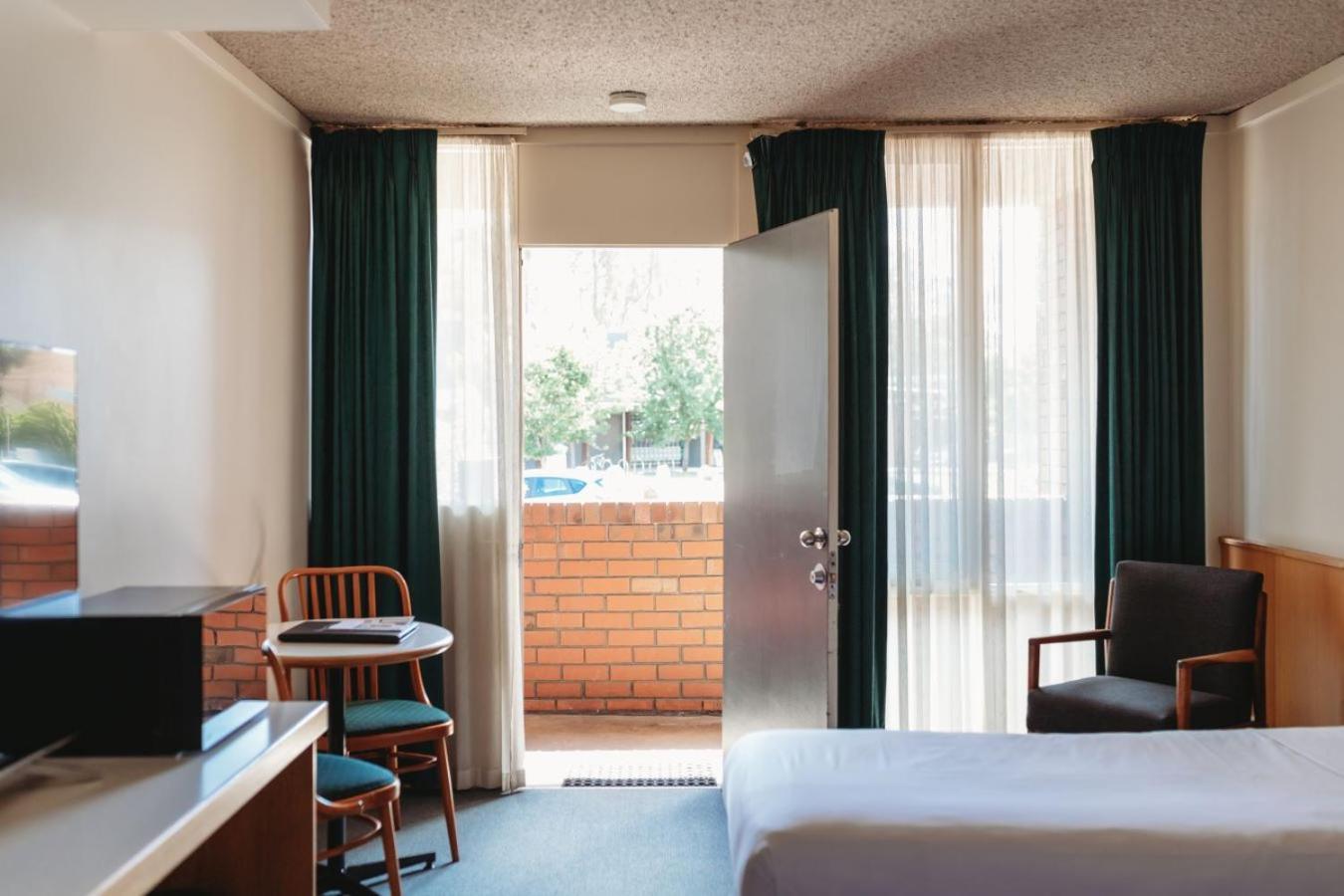 อีชูก้านาร์ยโบโฮเต็ล Motel เอชูกา ภายนอก รูปภาพ